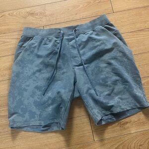 Lulu lemon Mens blue/grey camo shorts
